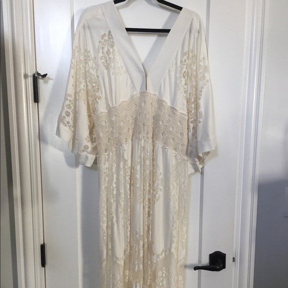 Free People Dresses & Skirts - Free People ivory burnout cold shoulder dress